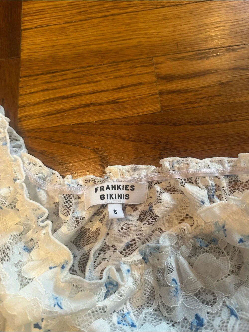 NWT Frankies Bikinis Collections White Lace Shorts with Blue Floral Size Small
